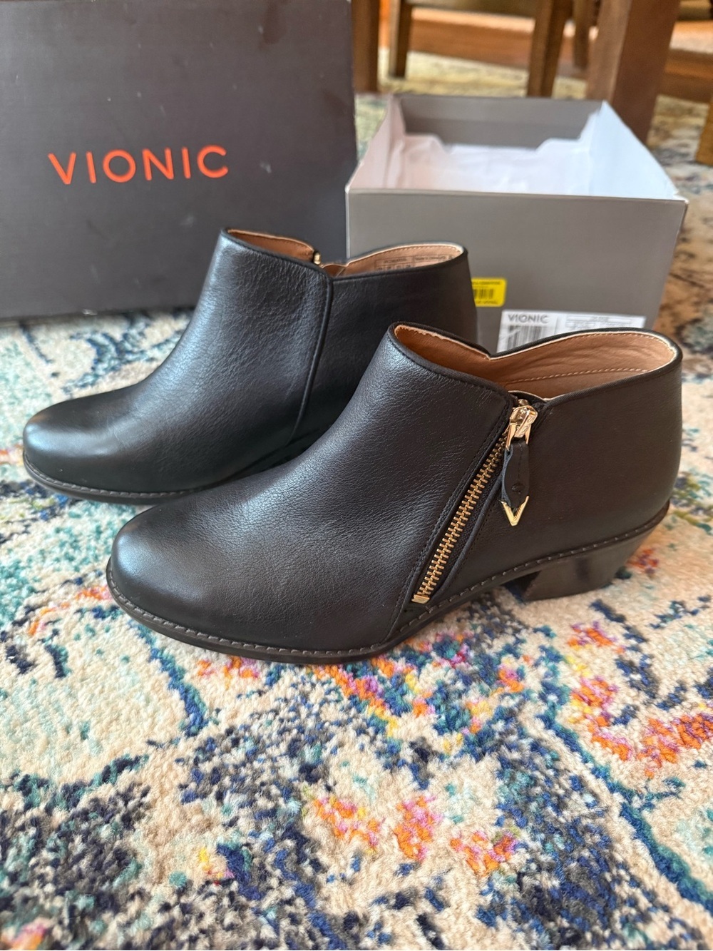 VIONIC Joy Jolene Black Leather Ankle Booties Side Zip Comfort Heels Size 7 - Picture 3 of 9